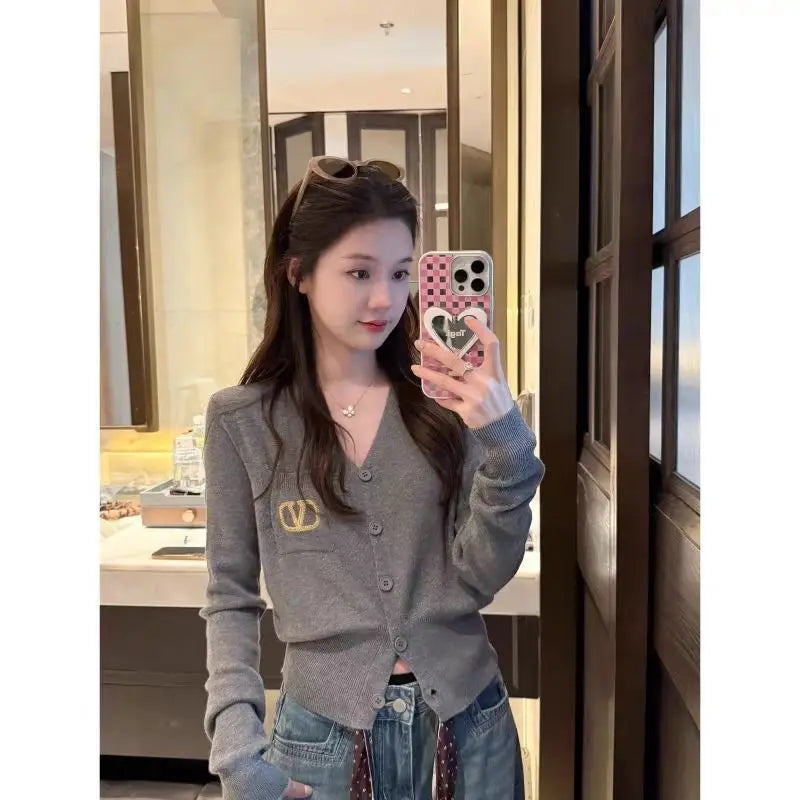 Women Clothes Spring Autumn Fashion Button Solid Color O-neck Knitting Female Simplicity Office Lady Appear Thin Sweater Cardiga