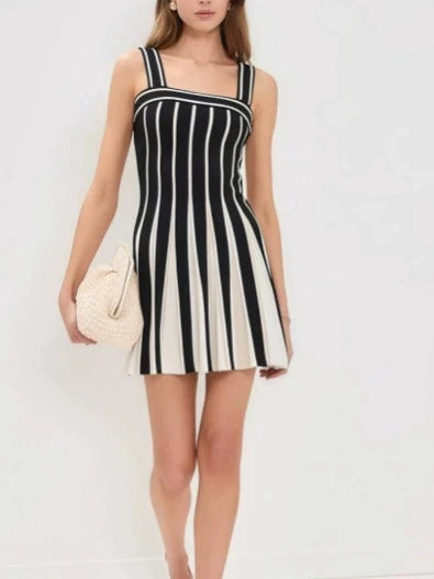 Striped fitted sleeveless fashionable short skirt