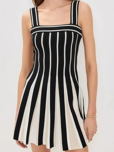 Striped fitted sleeveless fashionable short skirt