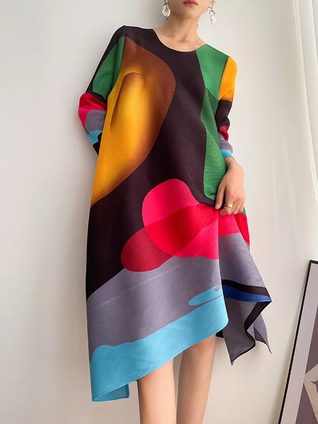 Fashionable printed dress for women, summer 2026, European and American style, plus size, slimming, pleated skirt for mothers.