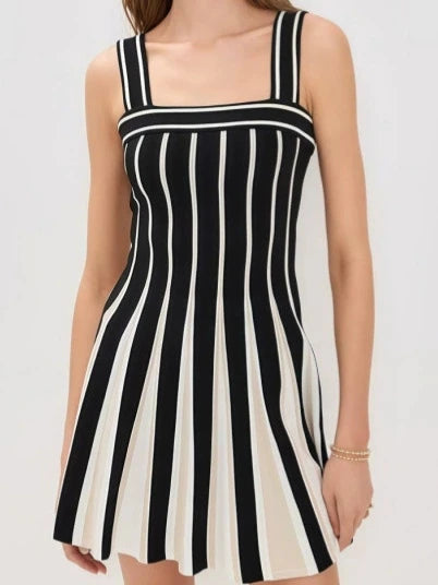 Striped fitted sleeveless fashionable short skirt