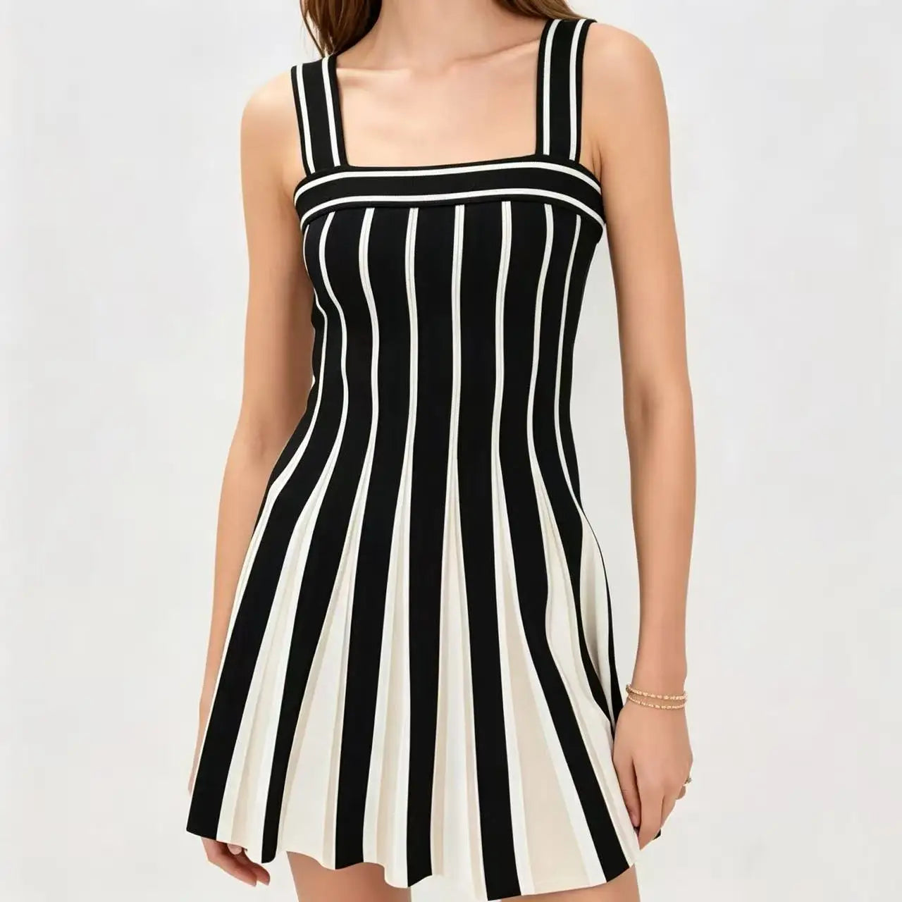 Striped fitted sleeveless fashionable short skirt