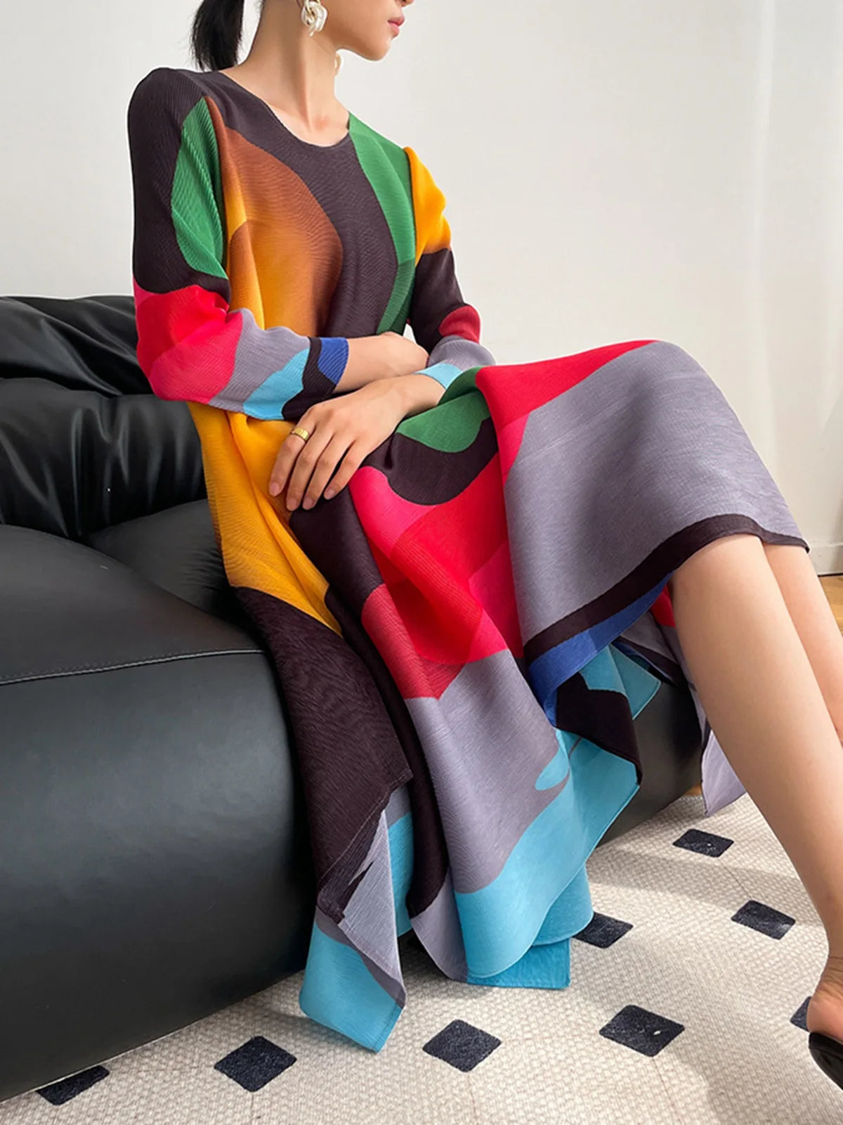 Fashionable printed dress for women, summer 2026, European and American style, plus size, slimming, pleated skirt for mothers.